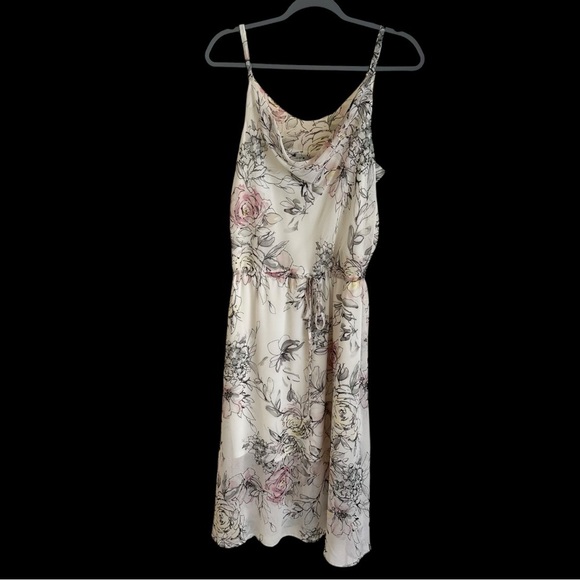 White House Black Market size Small White Floral Blouson Dress Wedding Party - Picture 3 of 10